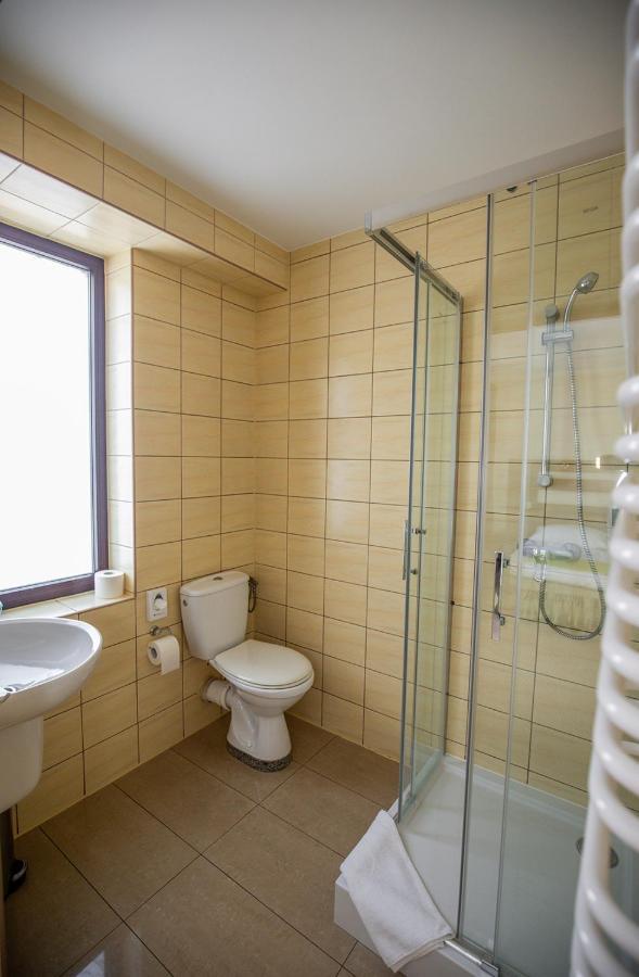Pensjonat Rogatka Osieczna Exterior foto